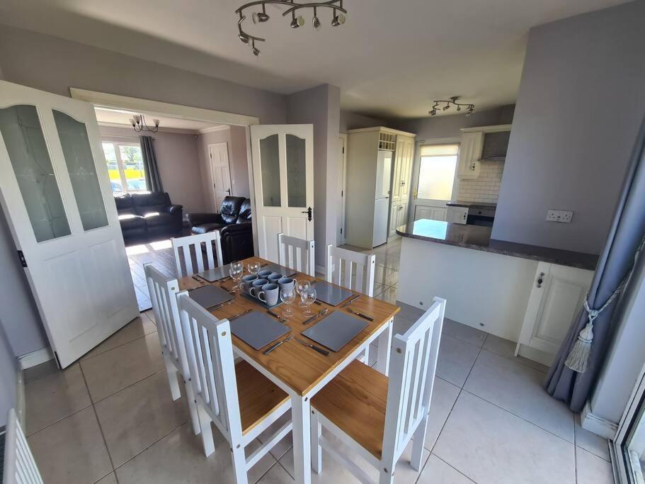 Bundoran Seaside Stays House - Wifi, Large Spacious Home Buitenkant foto