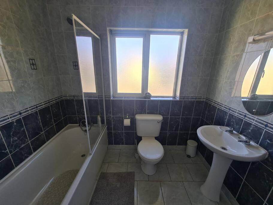Bundoran Seaside Stays House - Wifi, Large Spacious Home Buitenkant foto
