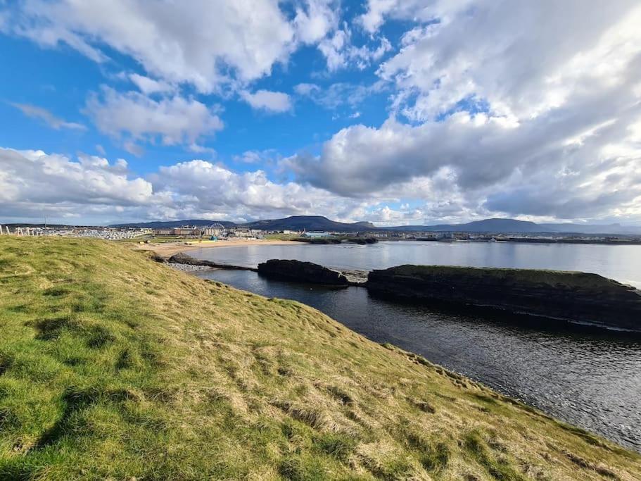 Bundoran Seaside Stays House - Wifi, Large Spacious Home Buitenkant foto