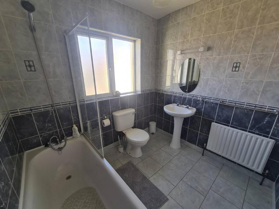 Bundoran Seaside Stays House - Wifi, Large Spacious Home Buitenkant foto